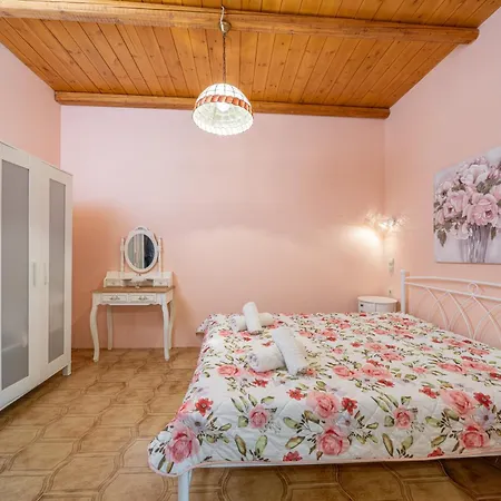 Lemon Tree Garden Near Mirtos Villa *