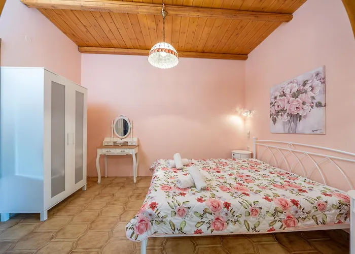 Lemon Tree Garden Near Mirtos Villa *